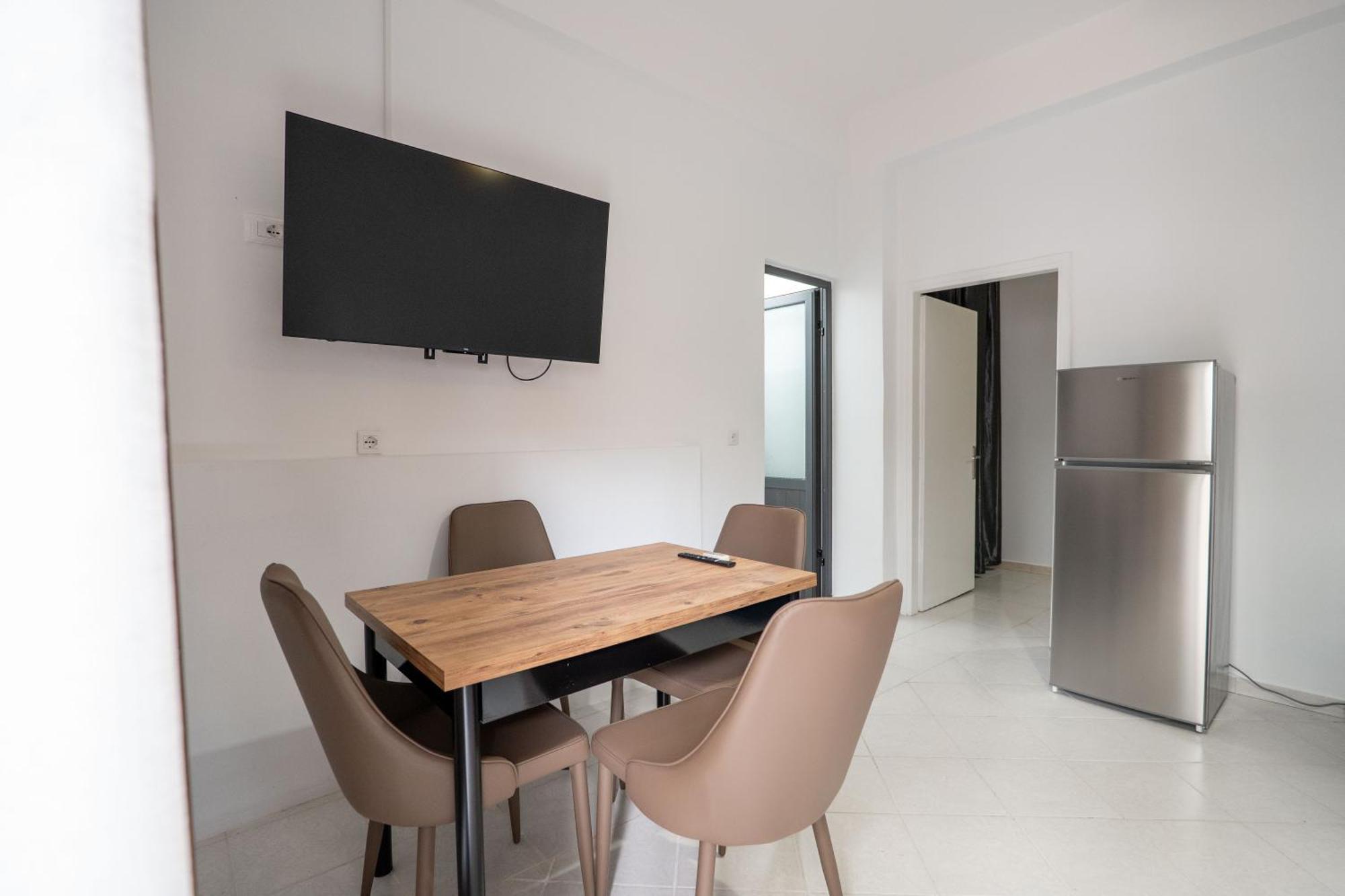 Hoteleks Inn & Suites Sarandë 외부 사진