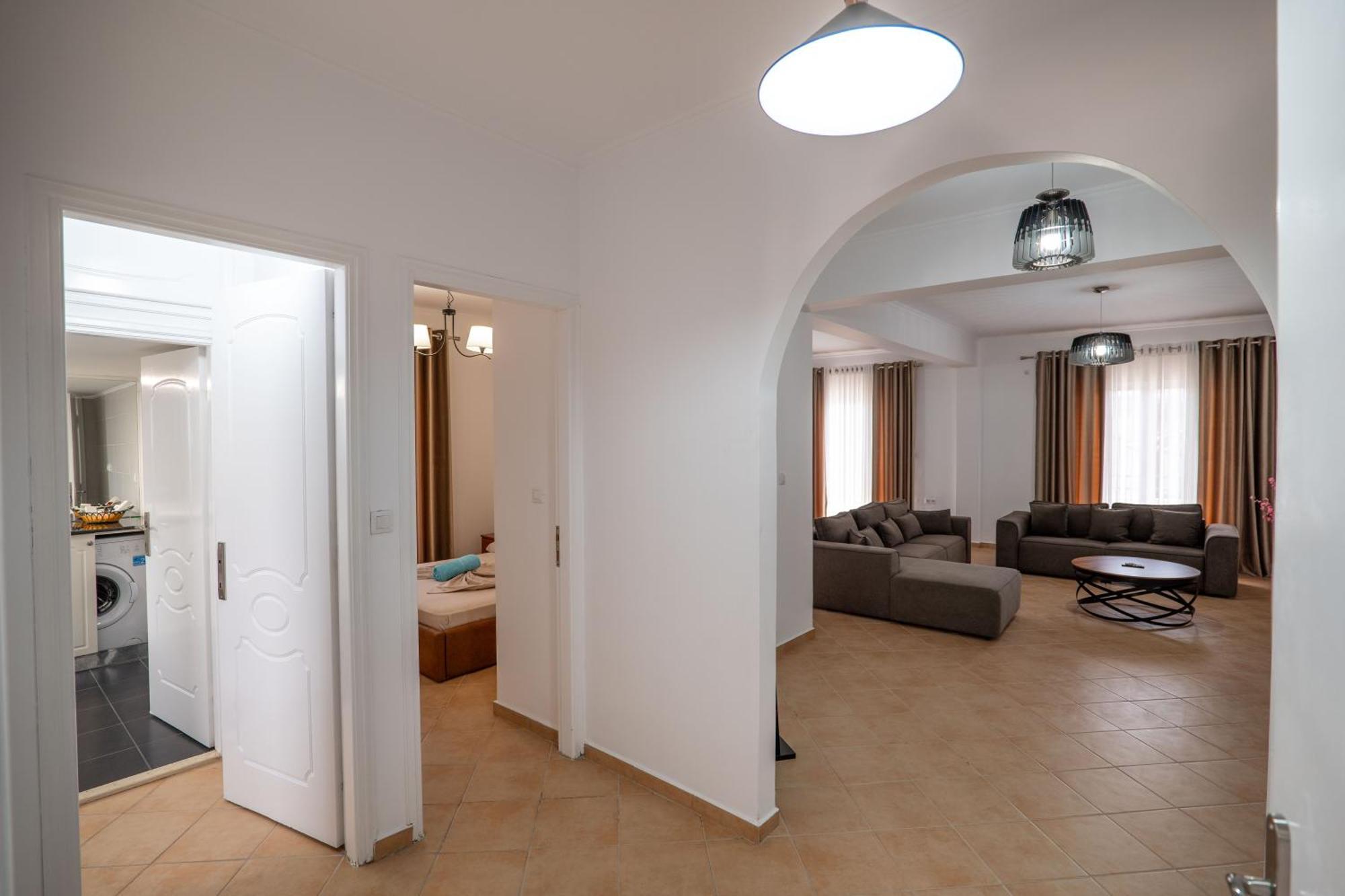 Hoteleks Inn & Suites Sarandë 외부 사진