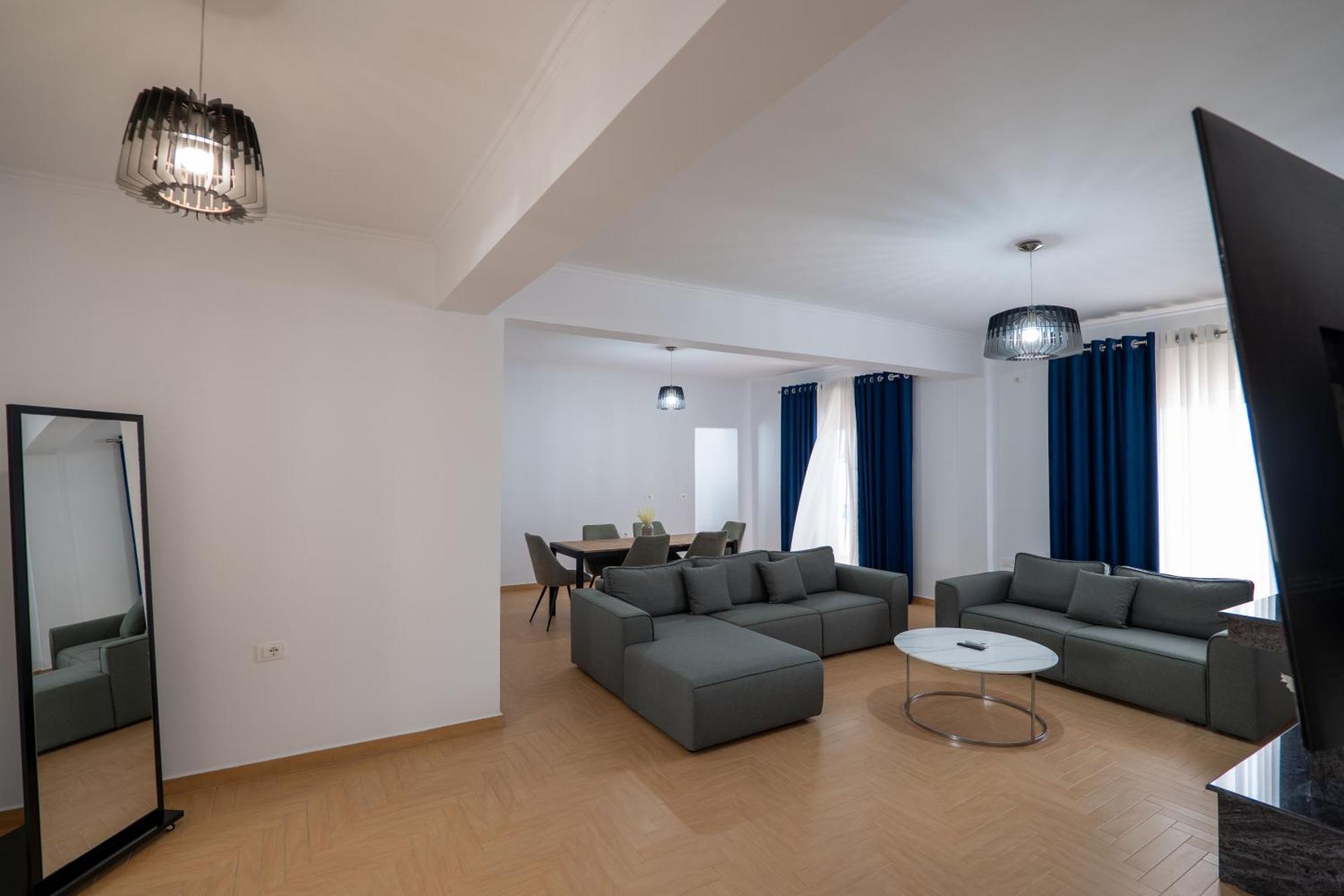 Hoteleks Inn & Suites Sarandë 외부 사진