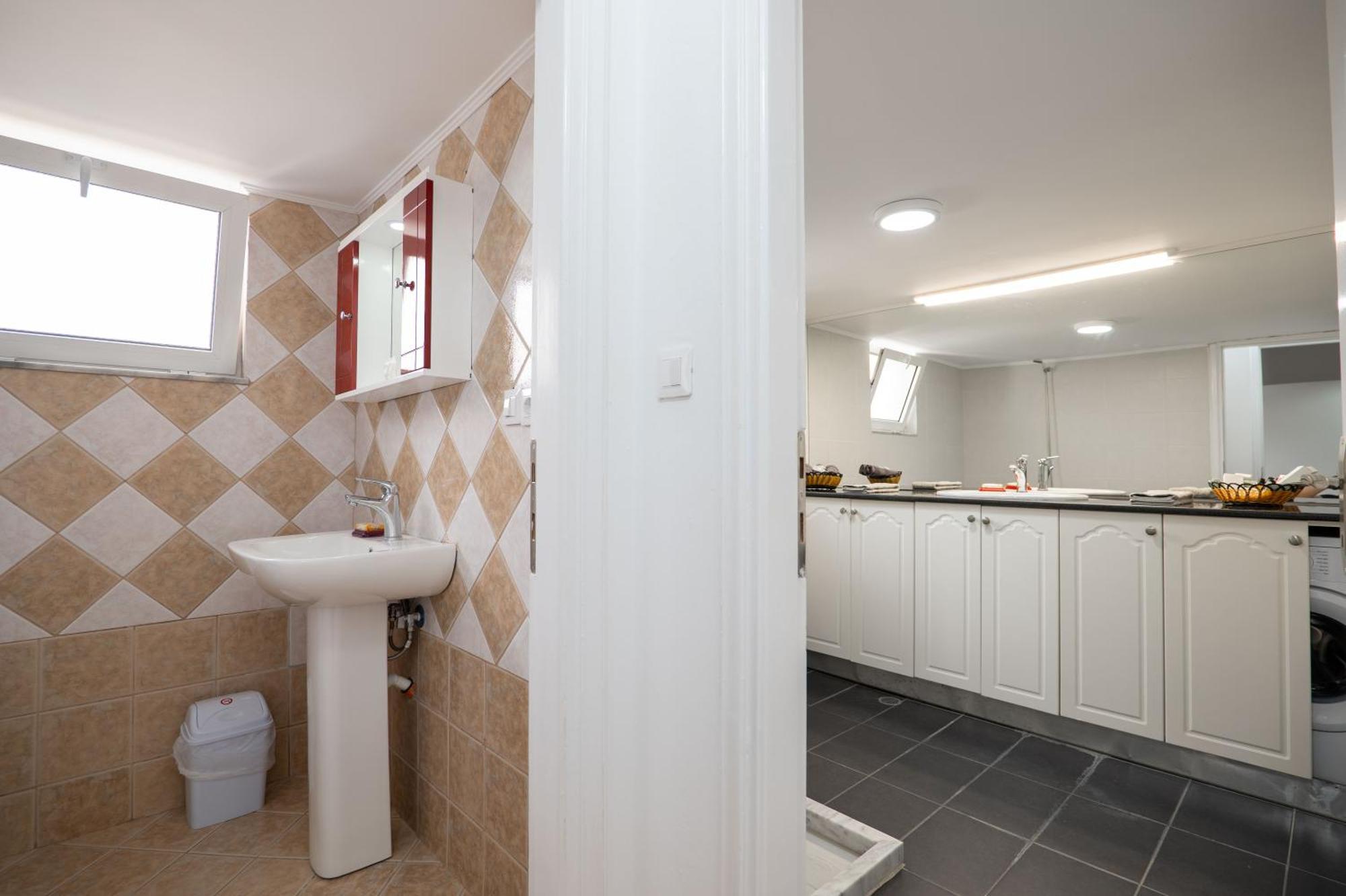 Hoteleks Inn & Suites Sarandë 외부 사진