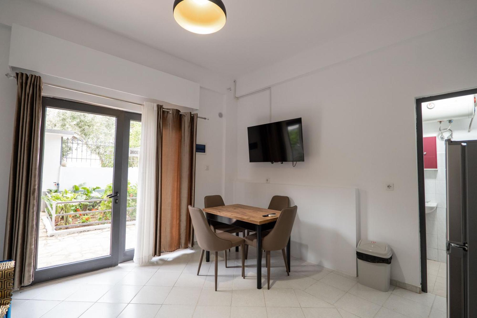 Hoteleks Inn & Suites Sarandë 외부 사진