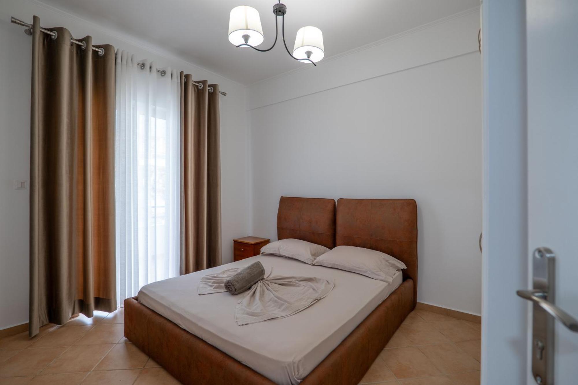 Hoteleks Inn & Suites Sarandë 외부 사진