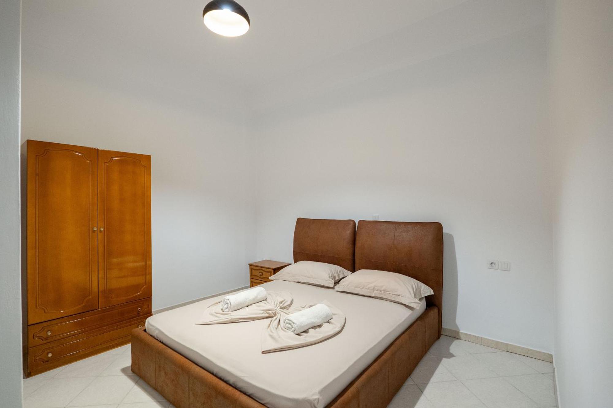 Hoteleks Inn & Suites Sarandë 외부 사진