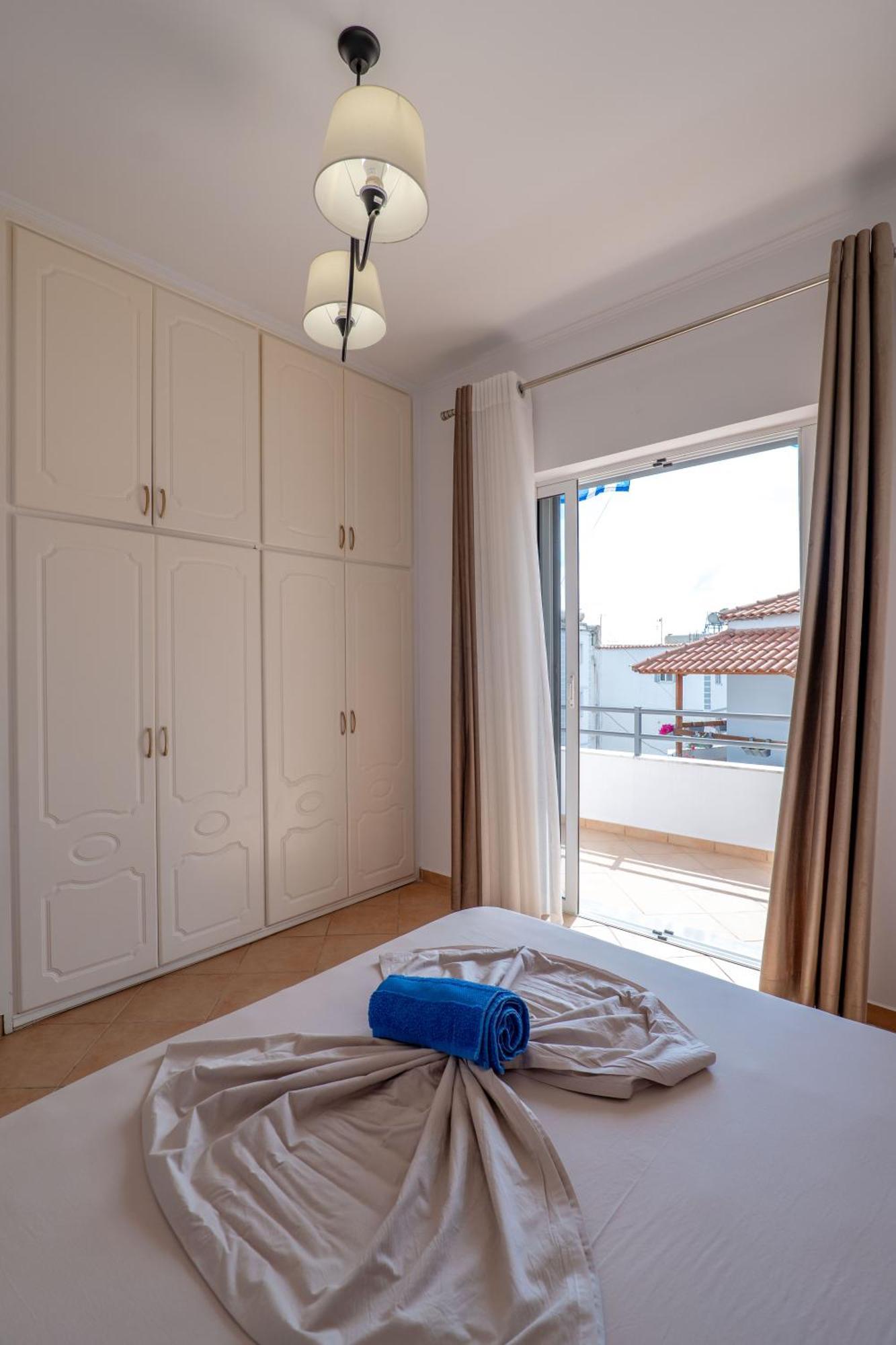 Hoteleks Inn & Suites Sarandë 외부 사진