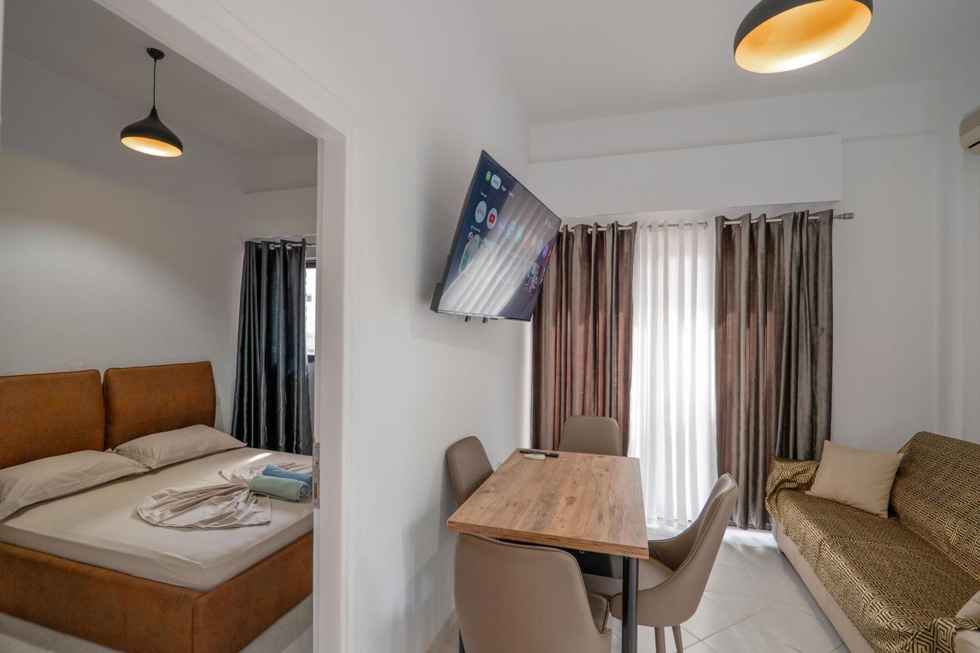 Hoteleks Inn & Suites Sarandë 외부 사진