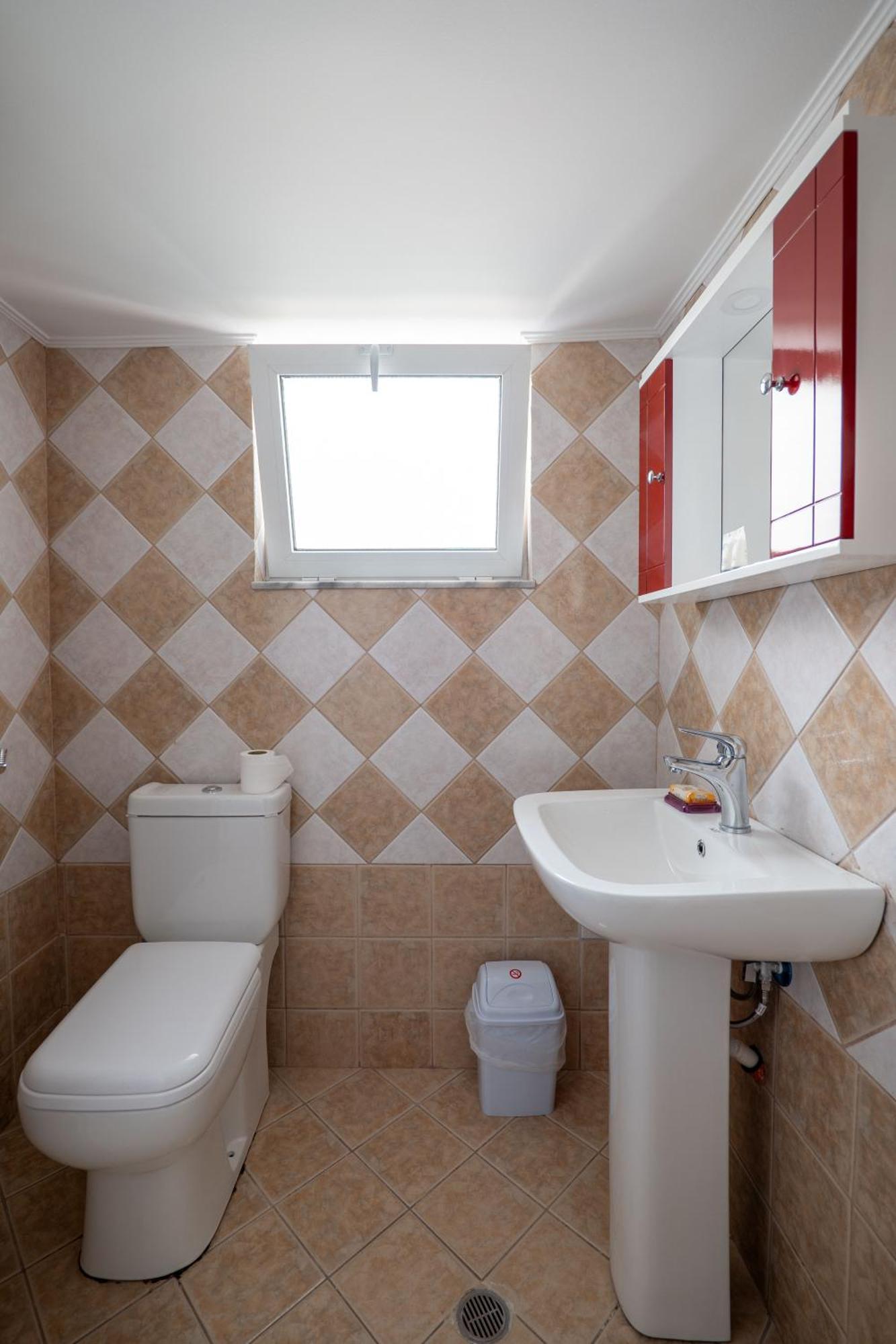 Hoteleks Inn & Suites Sarandë 외부 사진