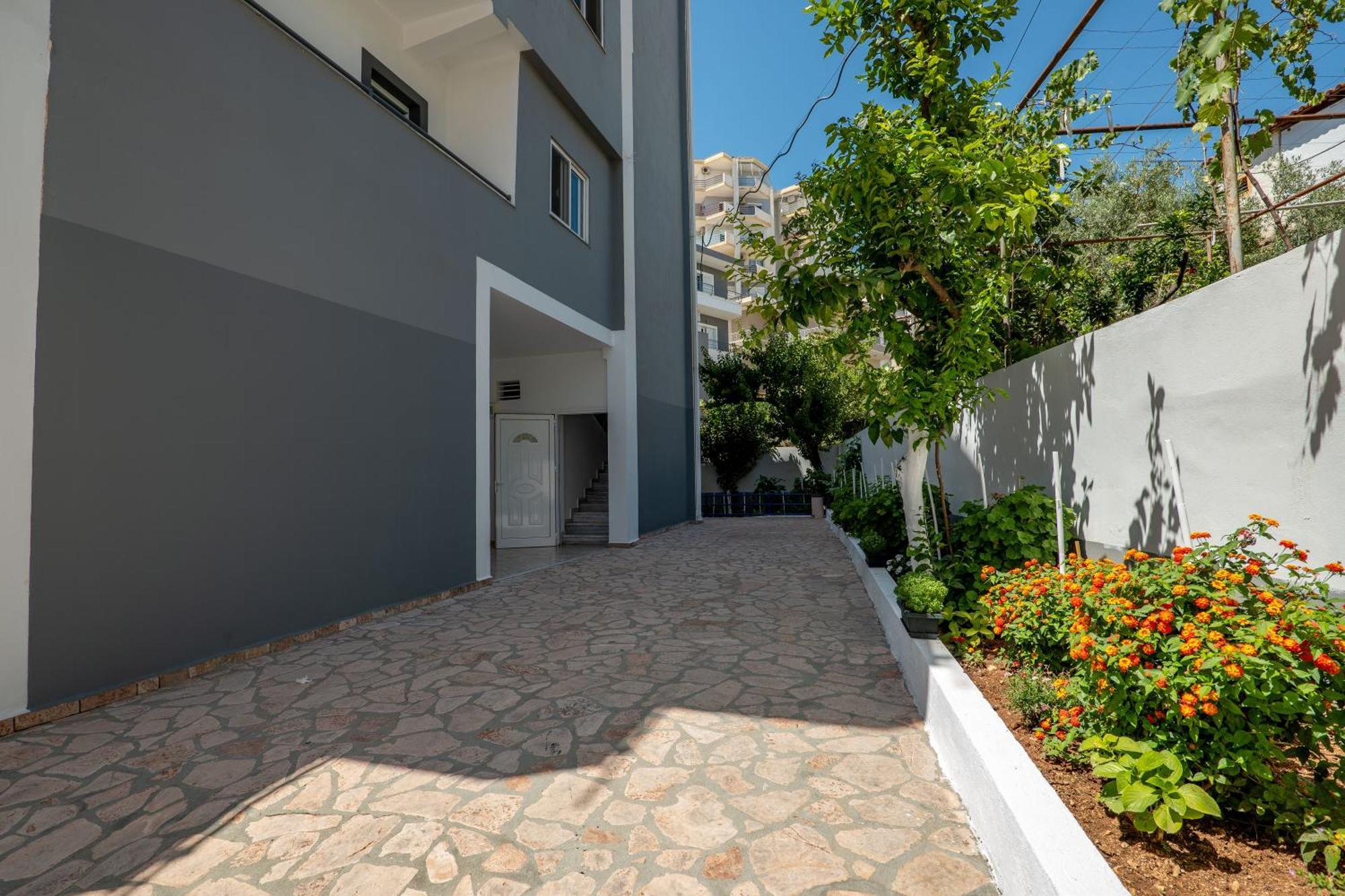 Hoteleks Inn & Suites Sarandë 외부 사진