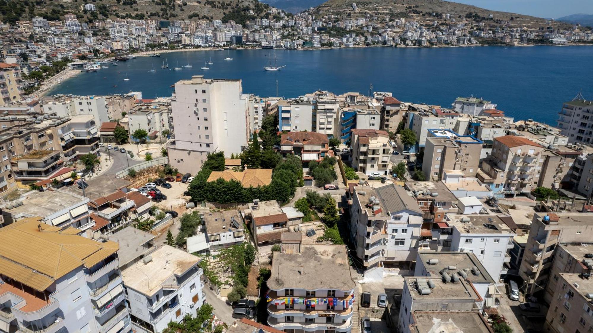 Hoteleks Inn & Suites Sarandë 외부 사진