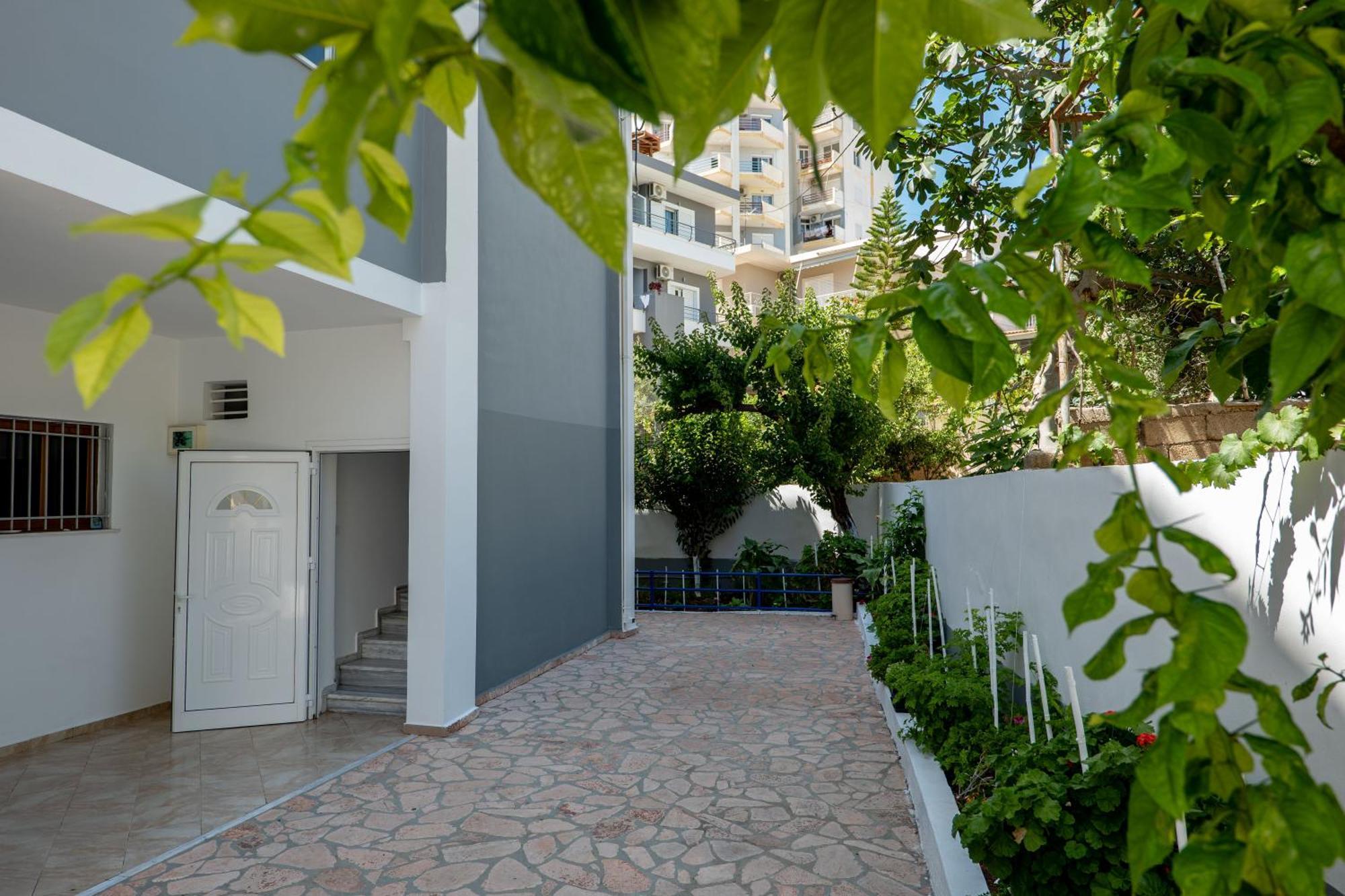 Hoteleks Inn & Suites Sarandë 외부 사진